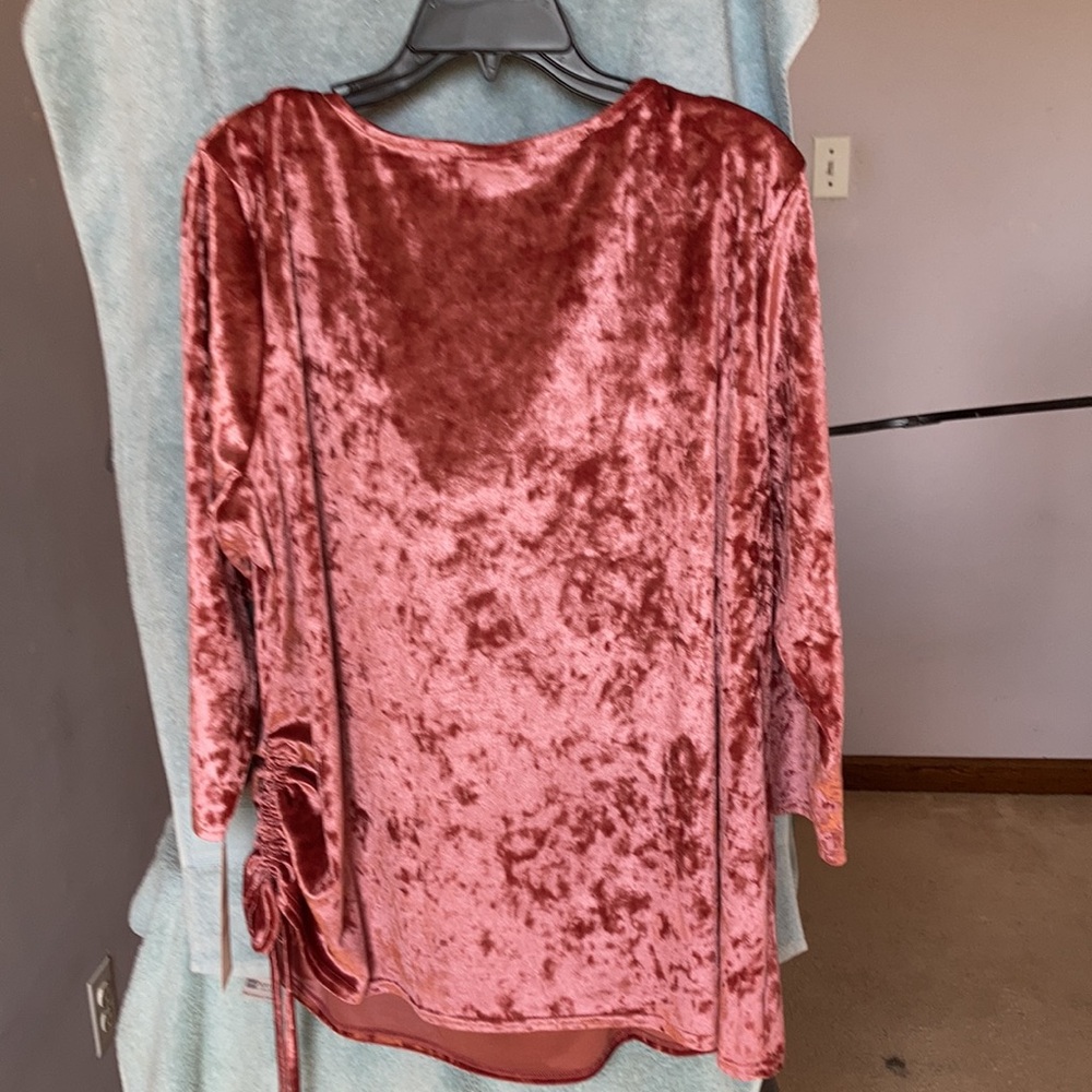 Hearts of Palm duller pink velvet like top with stretch 2X - Picture 12 of 17